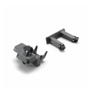 Dettaglio del DJI Dock 3 Vehicle-Mounted Gimbal Mount con drone fissato durante il trasporto